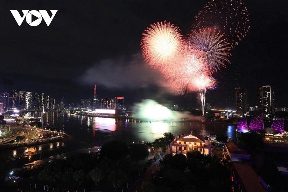 ホーチミン市の夜空を彩った国慶節の花火